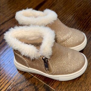 Glittery Gold Kids Shoes with Faux Fur Lining 6M
